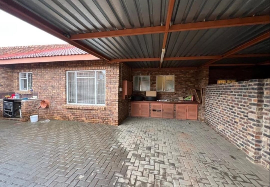 3 Bedroom Property for Sale in Riviera Northern Cape